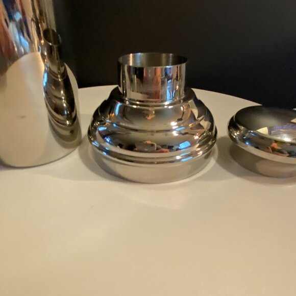 18/10 Stainless Steel Cocktail Shaker – Sleek & Durable Barware - Picture 6 of 8